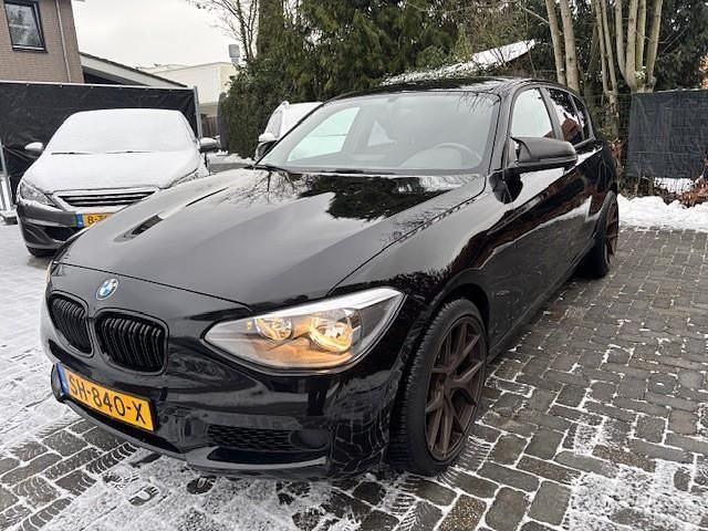 Zwart Occasion 2013 BMW 116 Hatchback | € 6.950 (Goede deal) - Afbeelding 1/4