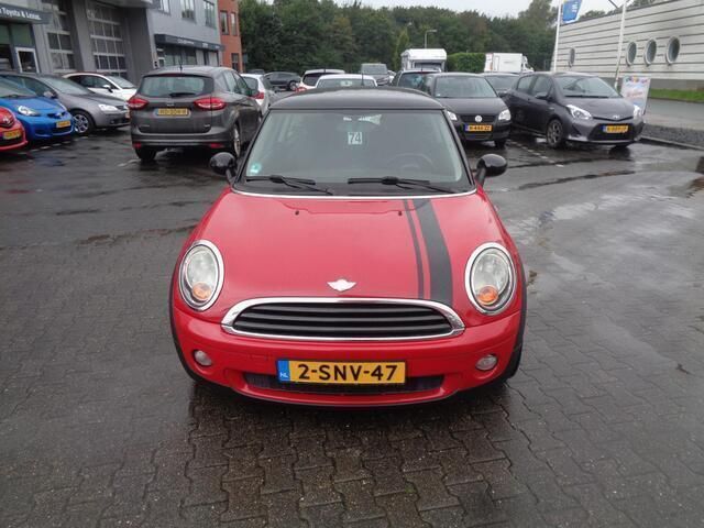 Rood Gebruikt 2008 Mini ONE Hatchback | € 1.700 (Goede deal) - Afbeelding 1/4