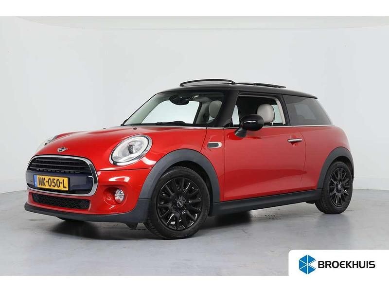 Rood Gebruikt 2017 Mini Cooper Business Hatchback | € 13.900 (Eerlijke prijs) - Afbeelding 1/4