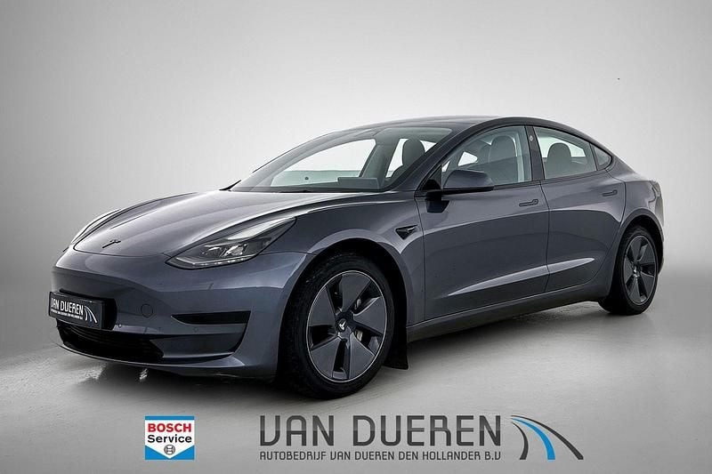 Grijs Gebruikt 2022 Tesla Model 3 Standard Range Sedan | € 27.450 (Goede deal) - Afbeelding 1/4