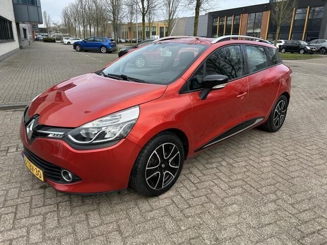 Rood Gebruikt 2014 Renault Clio GrandTour Dynamique Stationwagen | € 5.995 (Eerlijke prijs) - Afbeelding 1/4