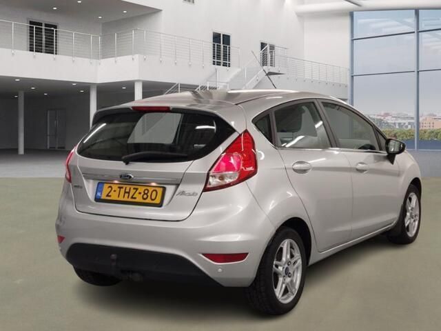 Occasion Ford Fiesta Titanium 101 PK (74 kW) 2014 Grijs Hatchback