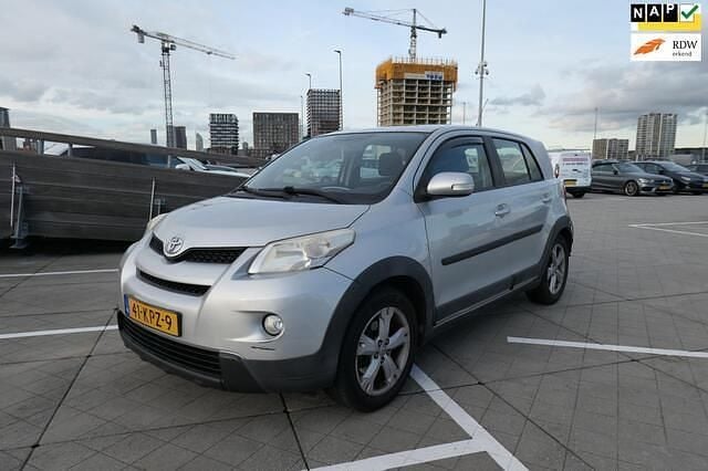 Grijs (metallic) Occasion 2010 Toyota Urban Cruiser Hatchback | € 3.495 (Super prijs) - Afbeelding 1/4