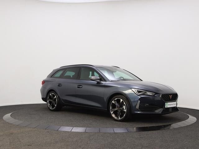 Grijs, metallic lak Gebruikt 2024 Cupra Leon Stationwagen | € 30.950 (Eerlijke prijs) - Afbeelding 1/4