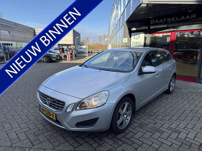 Grijs (metallic) Gebruikt 2012 Volvo V60 Momentum Stationwagen | € 6.999 (Super prijs) - Afbeelding 1/4