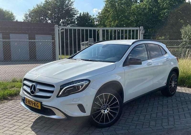 Wit Gebruikt 2016 Mercedes GLA180 Ambition SUV | € 14.200 - Afbeelding 1/4