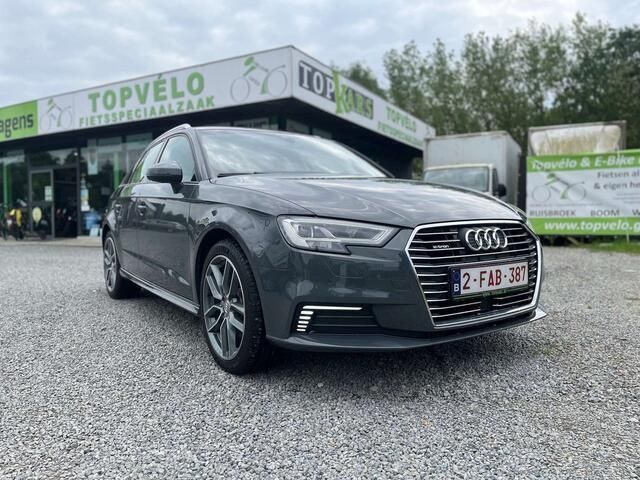 Grijs Gebruikt 2020 Audi A3 Sportback Hatchback | € 24.990 - Afbeelding 1/4