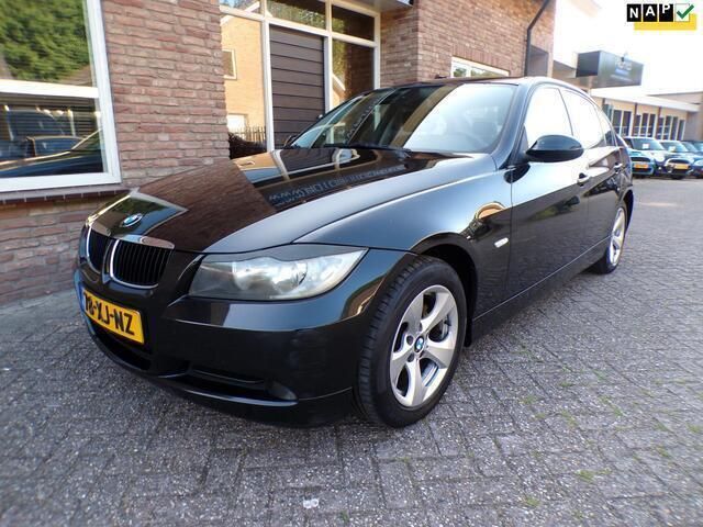 Zwart Gebruikt 2007 BMW 318 Executive Sedan | € 2.500 (Iets duurder) - Afbeelding 1/4