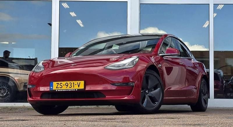 Rood Gebruikt 2019 Tesla Model 3 Long Range AWD Sedan | € 19.444 (Eerlijke prijs) - Afbeelding 1/3