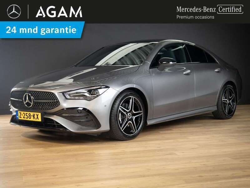 Grijs Gebruikt 2024 Mercedes CLA180 Edition Sedan | € 40.950 (Eerlijke prijs) - Afbeelding 1/4