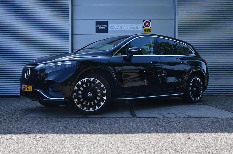 Zwart Gebruikt 2024 Mercedes EQS580 AMG line SUV | € 117.500 - Afbeelding 1/4