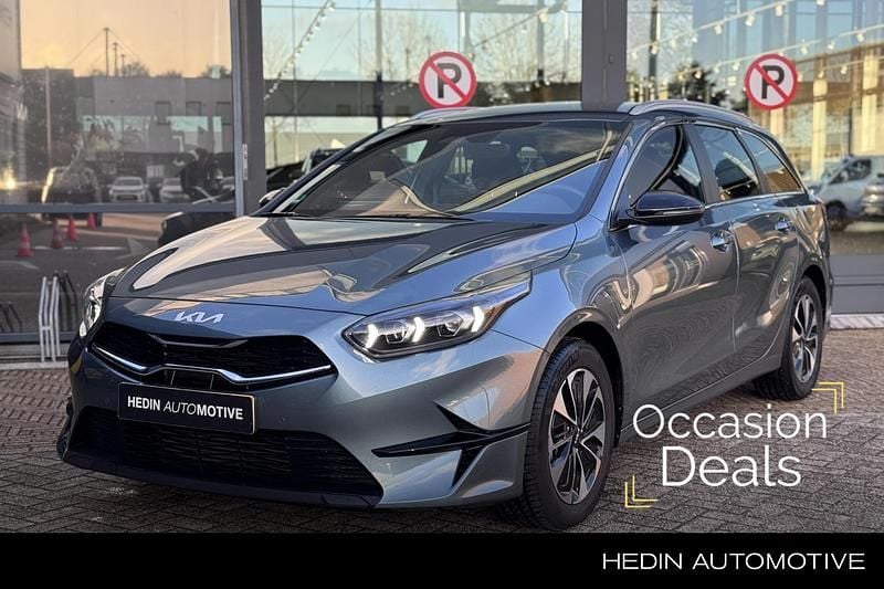 Grijs Occasion 2025 Kia Ceed Hatchback | € 26.945 (Eerlijke prijs) - Afbeelding 1/3