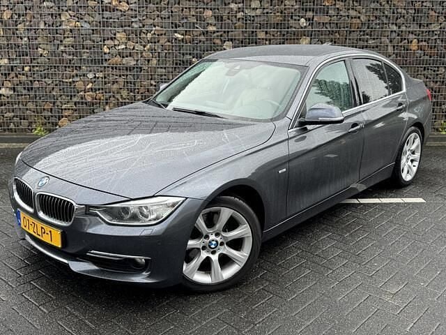 Grijs Gebruikt 2013 BMW 328 Executive Sedan | € 6.995 (Goede deal) - Afbeelding 1/4
