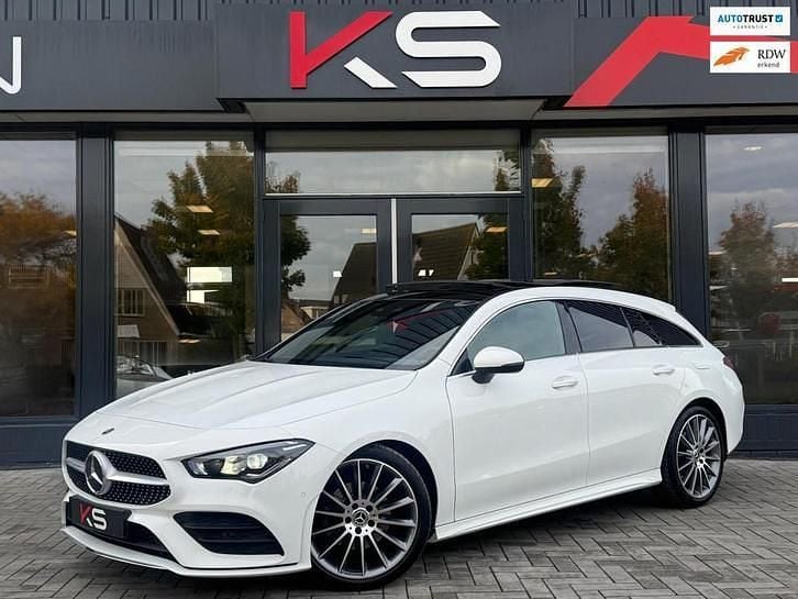 Wit Gebruikt 2021 Mercedes CLA200 Shooting Brake AMG Stationwagen | € 30.950 (Iets duurder) - Afbeelding 1/4