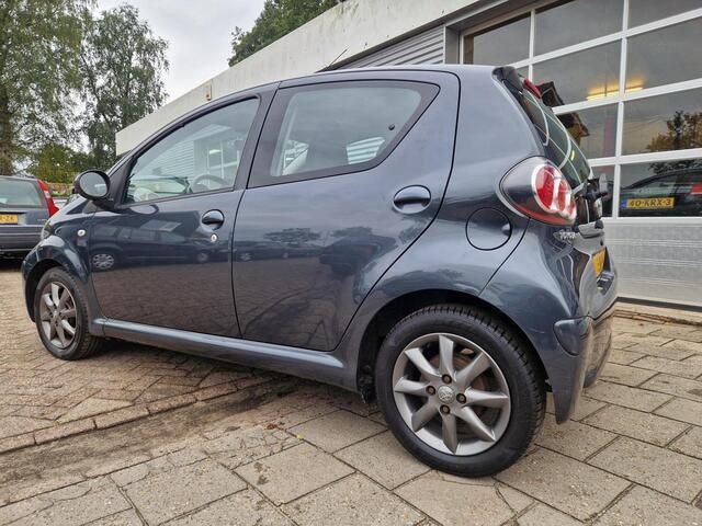 Occasion Toyota Aygo Comfort 68 PK (50 kW) 2011 Grijs Hatchback