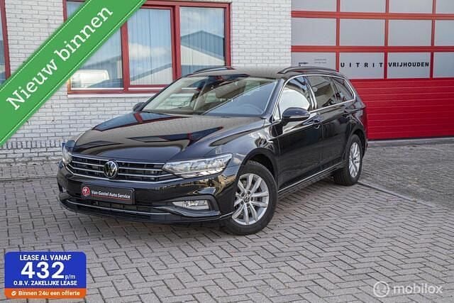 Zwart Gebruikt 2023 VW Passat Stationwagen | € 26.950 (Goede deal) - Afbeelding 1/4