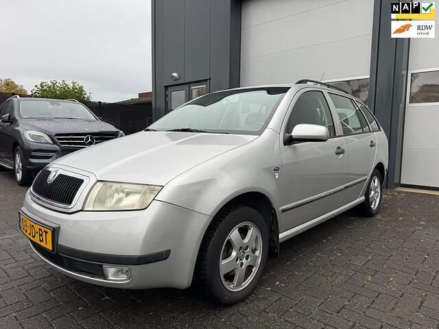 Grijs Gebruikt 2002 Skoda Fabia Elegance Stationwagen | € 1.250 (Eerlijke prijs) - Afbeelding 1/4