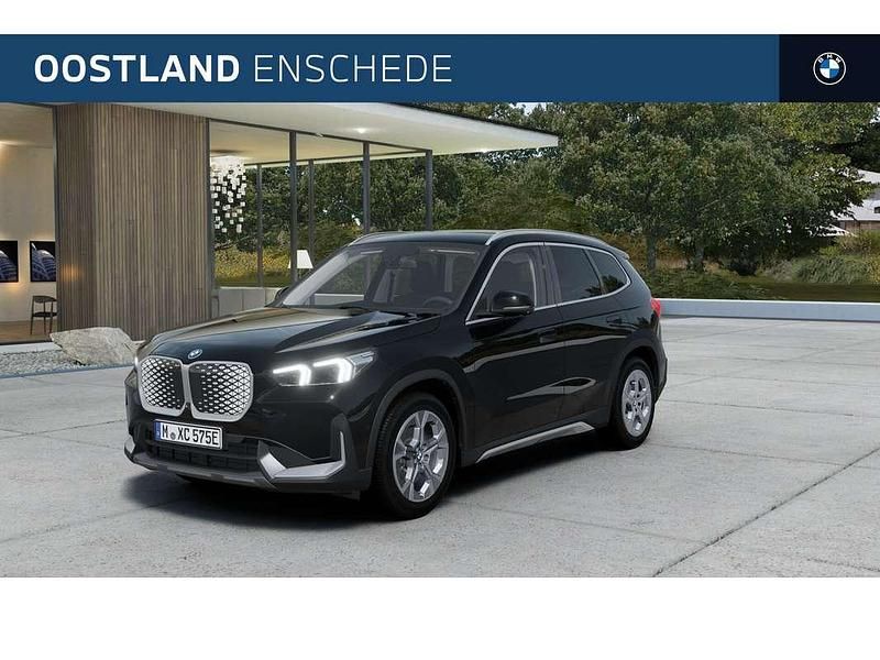 Zwart Nieuw 2025 BMW iX1 Comfort Edition SUV | € 47.332 - Afbeelding 1/4