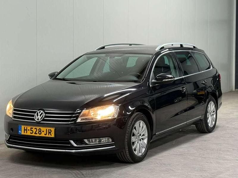Zwart Gebruikt 2012 VW Passat Highline Stationwagen | € 6.350 (Goede deal) - Afbeelding 1/4