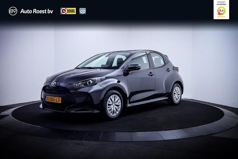 Zwart Occasion 2022 Toyota Yaris Hybrid Active Hatchback | € 22.025 (Eerlijke prijs) - Afbeelding 1/4