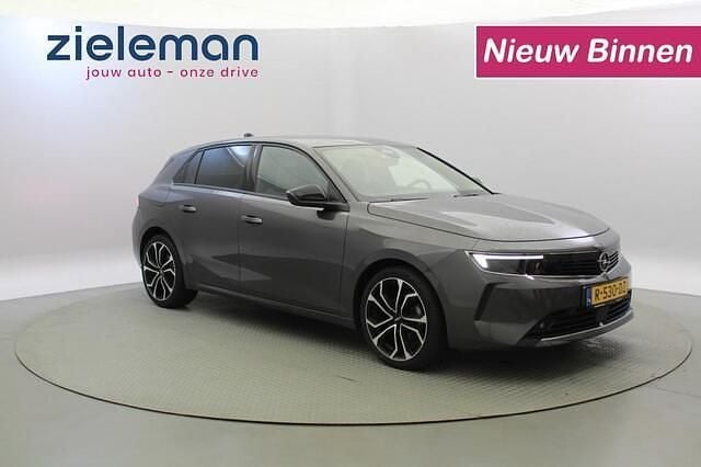 Grijs Gebruikt 2022 Opel Astra Edition Hatchback | € 15.845 (Goede deal) - Afbeelding 1/4