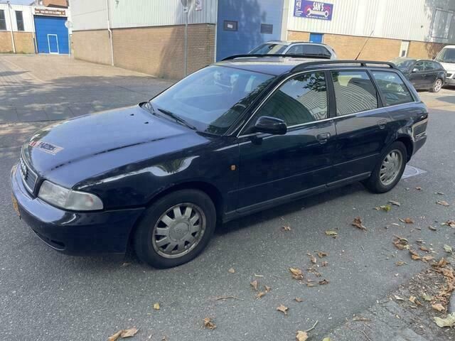 Blauw Gebruikt 1998 Audi A4 Stationwagen | € 500 - Afbeelding 1/4