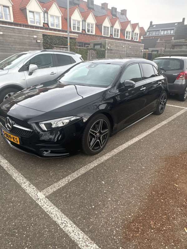 Zwart Gebruikt 2022 Mercedes A180 AMG line Stationwagen | € 30.000 (Eerlijke prijs) - Afbeelding 1/4
