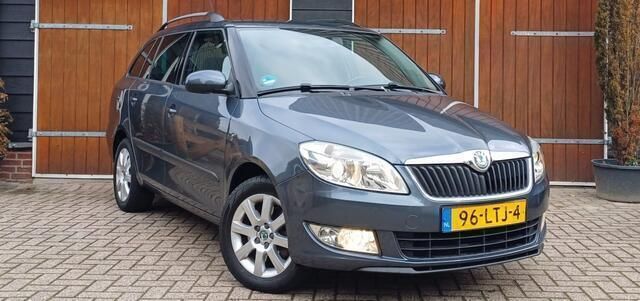 Grijs, metallic lak Gebruikt 2010 Skoda Fabia Elegance Stationwagen | € 2.850 (Eerlijke prijs) - Afbeelding 1/4