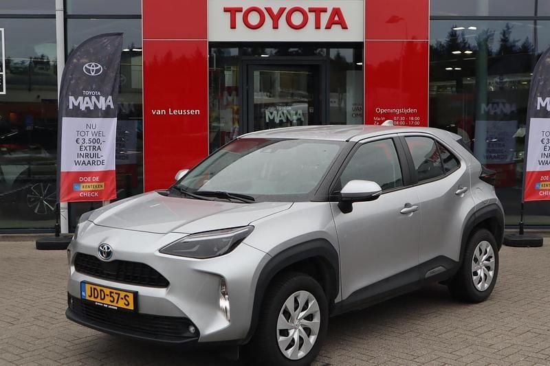 Zilver Gebruikt 2024 Toyota Yaris Cross Active SUV | € 25.400 (Goede deal) - Afbeelding 1/4