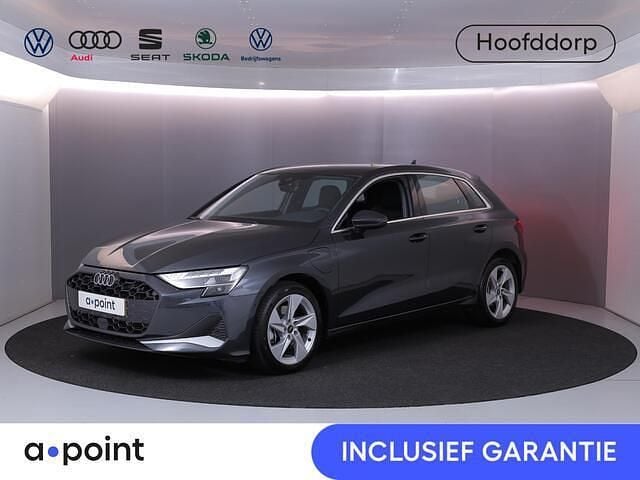Grijs Occasion 2025 Audi A3 Sportback Advanced Hatchback | € 37.449 (Iets duurder) - Afbeelding 1/3