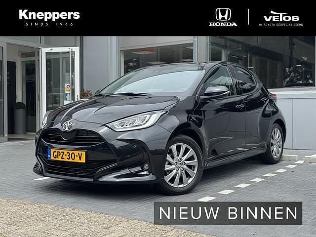 Zwart Gebruikt 2024 Toyota Yaris Style Hatchback | € 23.950 (Eerlijke prijs) - Afbeelding 1/4