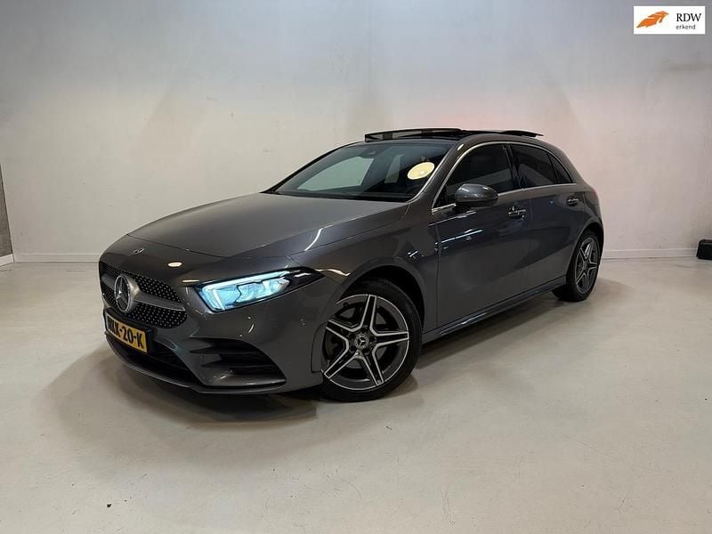 Grijs (metallic) Gebruikt 2021 Mercedes A250 AMG Hatchback | € 24.940 (Super prijs) - Afbeelding 1/4