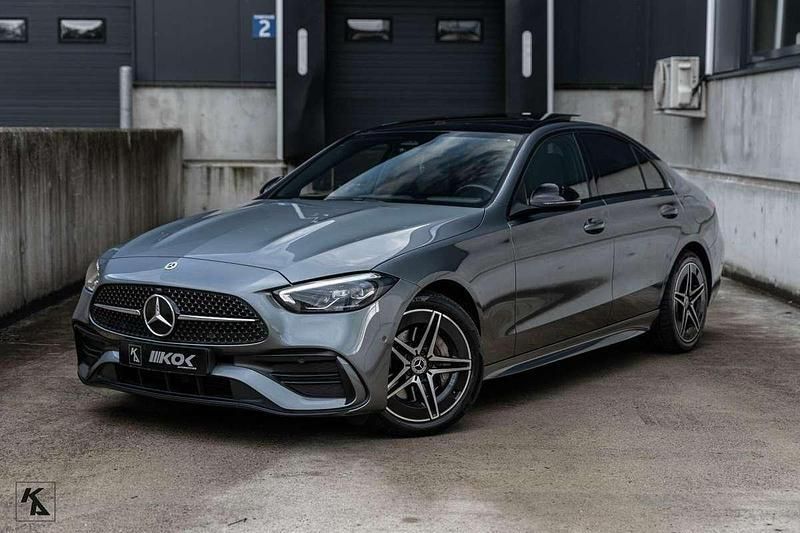 Grijs Gebruikt 2022 Mercedes C300e AMG line Sedan | € 42.922 (Eerlijke prijs) - Afbeelding 1/4
