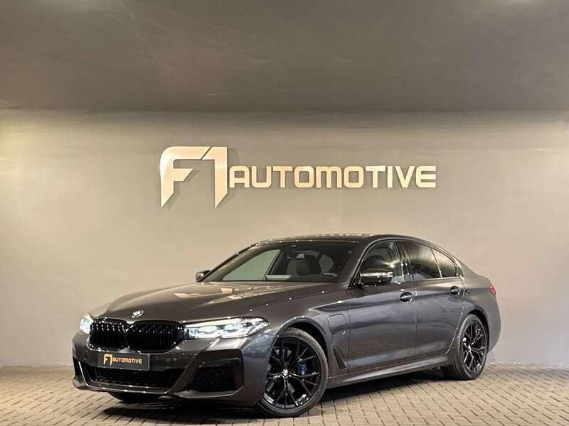 Bruin Gebruikt 2020 BMW 530e Executive Sedan | € 31.900 (Super prijs) - Afbeelding 1/3