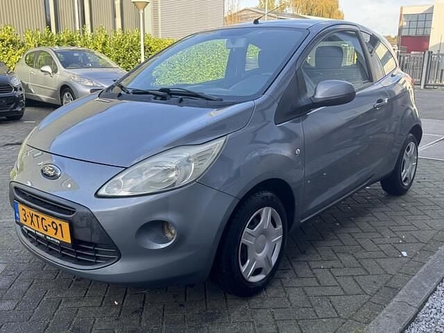 Grijs (metallic) Gebruikt 2009 Ford Ka Trend Hatchback | € 2.100 (Goede deal) - Afbeelding 1/4