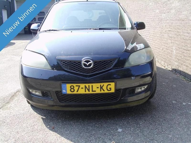 Zwart Gebruikt 2003 Mazda 2 Touring MPV | € 750 (Eerlijke prijs) - Afbeelding 1/4