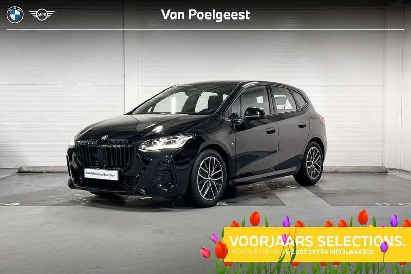 Zwart, metallic lak Gebruikt 2023 BMW 220 Active Tourer Comfort Edition MPV | € 38.899 (Eerlijke prijs) - Afbeelding 1/4