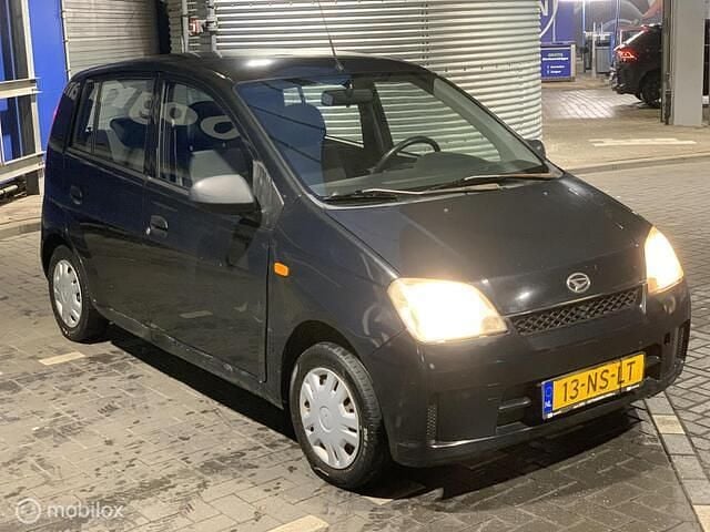 Zwart Occasion 2004 Daihatsu Cuore Hatchback | € 1.100 (Eerlijke prijs) - Afbeelding 1/4