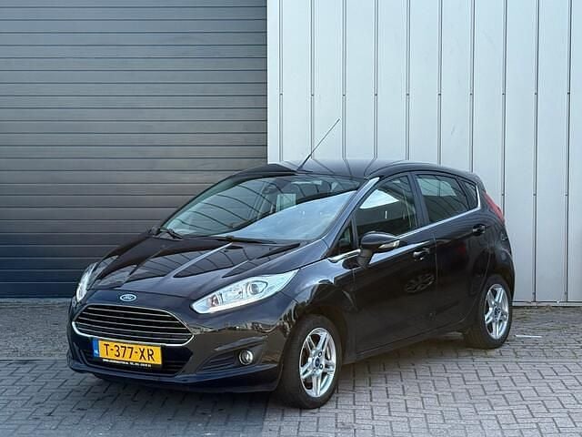 Zwart Gebruikt 2015 Ford Fiesta Titanium X Hatchback | € 4.749 (Super prijs) - Afbeelding 1/4