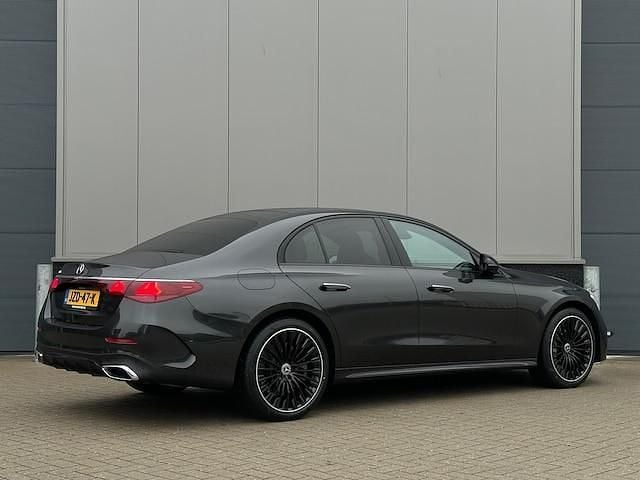 Occasion Mercedes E300 AMG line 2024 Grijs (metallic) Sedan
