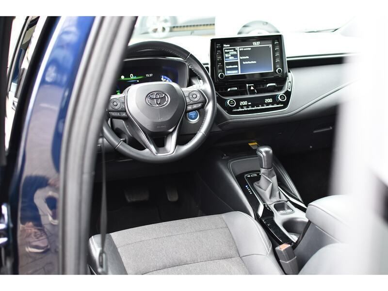 Blauw, metallic lak Gebruikt 2021 Toyota Corolla Stationwagen | € 23.499 (Eerlijke prijs) - Afbeelding 1/3