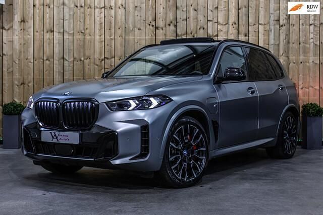 Grijs (metallic) Gebruikt 2023 BMW X5 M Sport SUV | € 89.950 (Duur) - Afbeelding 1/4