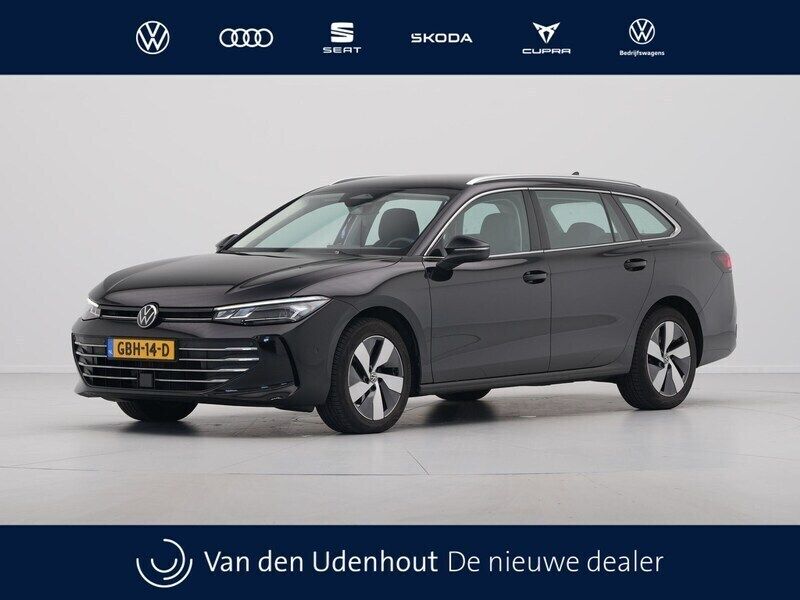 Zwart, metallic lak Gebruikt 2024 VW Passat Business Stationwagen | € 43.440 - Afbeelding 1/4