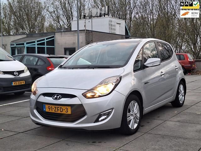 Grijs (metallic) Occasion 2012 Hyundai ix20 Hatchback | € 4.250 (Goede deal) - Afbeelding 1/4
