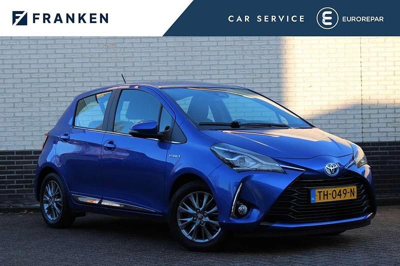 Blauw Occasion 2018 Toyota Yaris Hybrid Plus Hatchback | € 15.850 (Goede deal) - Afbeelding 1/4