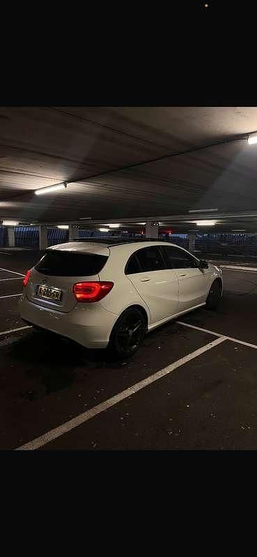 Wit Gebruikt 2015 Mercedes A180 Hatchback | € 12.499 (Eerlijke prijs) - Afbeelding 1/4