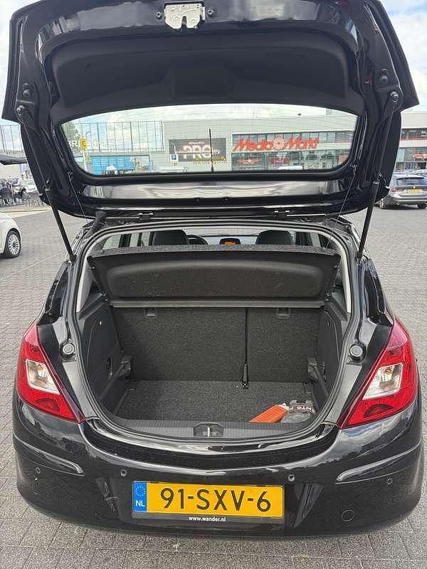Gebruikt 2011 Opel Corsa Color Edition Sedan | € 8.500 (Duur) - Afbeelding 1/4