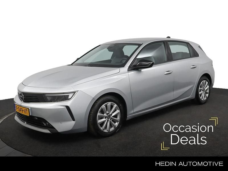Grijs Occasion 2022 Opel Astra Edition Hatchback | € 17.440 (Eerlijke prijs) - Afbeelding 1/4