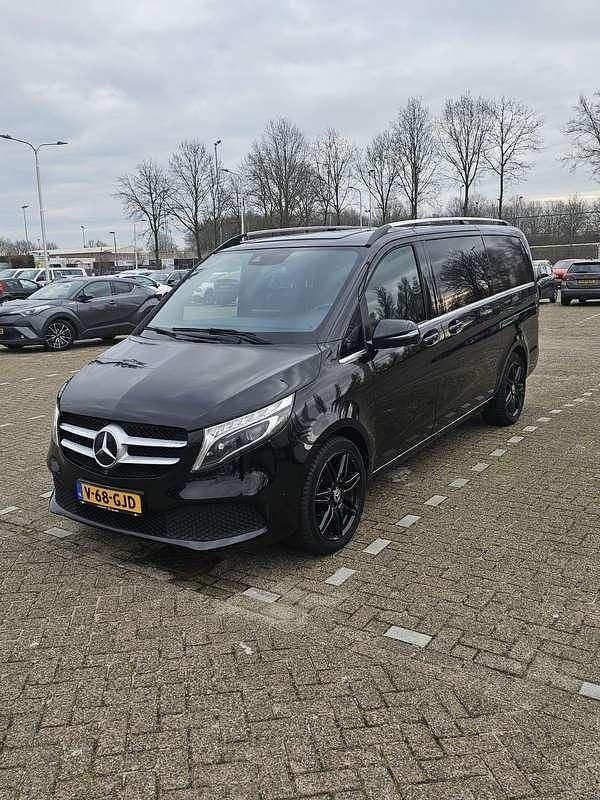 Zwart Gebruikt 2020 Mercedes V300 MPV | € 31.950 (Goede deal) - Afbeelding 1/4