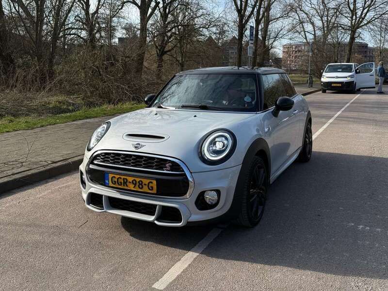 Grijs Gebruikt 2018 Mini John Cooper Works Hatchback | € 20.250 (Eerlijke prijs) - Afbeelding 1/4